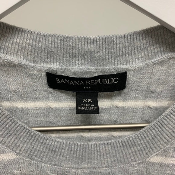 Banana Republic Crew Neck Sweater - Picture 2 of 3